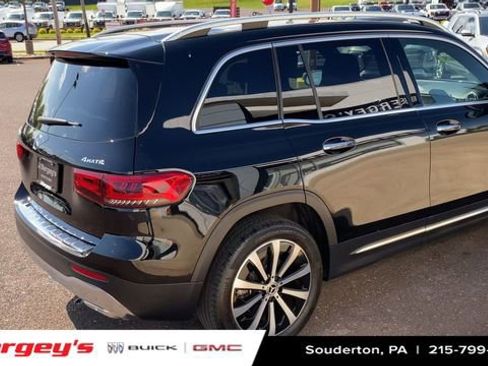 Used 2023 Mercedes-Benz GLB 250 4MATIC image 10