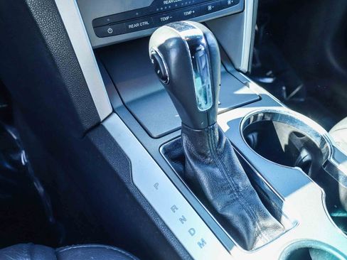 Used 2015 Ford Explorer XLT image 7