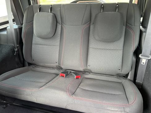 Used 2019 Jeep Wrangler Rubicon w/ Steel Bumper Group image 15