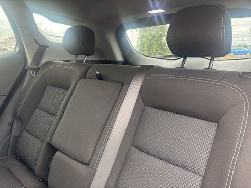 Used 2023 GMC Terrain SLE w/ Driver Convenience Package image 9