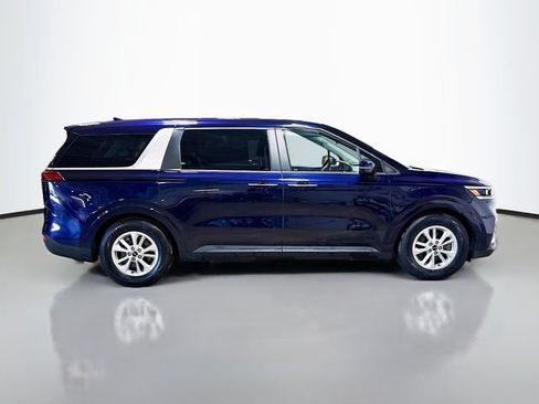 Used 2022 Kia Carnival LX FWD image 5
