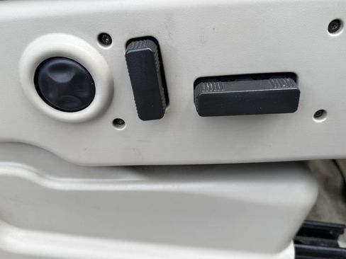 Used 2005 Cadillac Escalade 2WD image 17