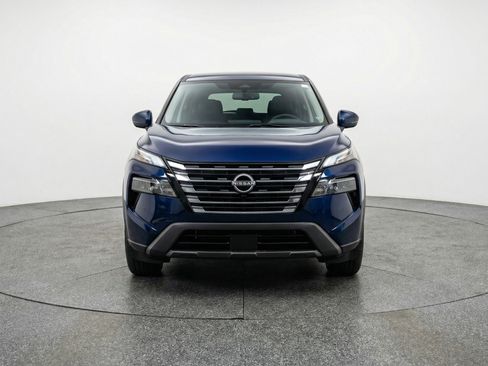 Used 2025 Nissan Rogue SV image 2