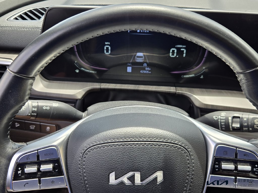 Certified 2023 Kia Telluride EX w/ EX Captain's Chair Package FWD image 30