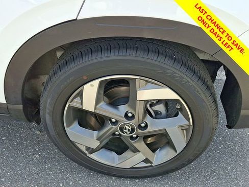 Certified 2025 Hyundai Venue SEL FWD image 9