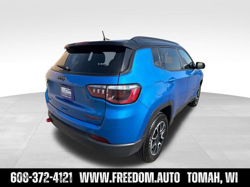 Used 2025 Jeep Compass Trailhawk AWD/4WD image 5