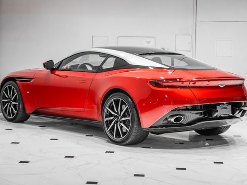 Used 2017 Aston Martin DB11 V12 image 2