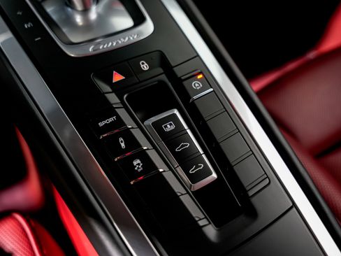 Used 2016 Porsche 911 Carrera 4S image 15