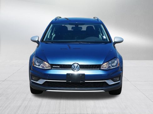 Used 2017 Volkswagen Golf Alltrack SEL AWD/4WD image 2