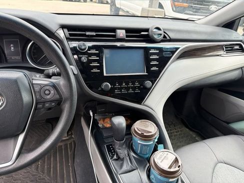 Used 2018 Toyota Camry FWD image 12