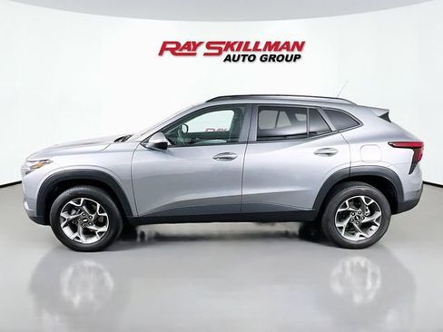 Used 2025 Chevrolet Trax LT image 4