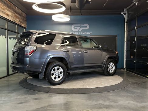 Used 2020 Toyota 4Runner SR5 Premium w/ Moonroof Package AWD/4WD image 3