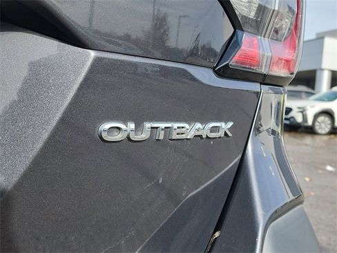 Used 2021 Subaru Outback Premium image 5