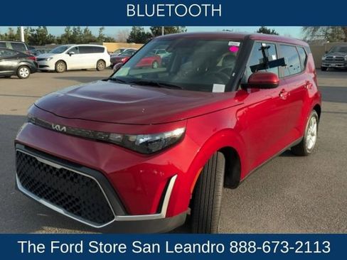 Used 2025 Kia Soul LX w/ LX Technology Package image 3