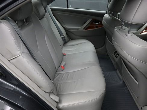 Used 2011 Toyota Camry XLE image 13