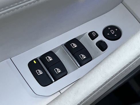 Used 2023 BMW X6 xDrive40i w/ Luxury Seating Package image 13