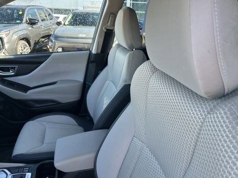 Used 2023 Subaru Forester Premium image 29
