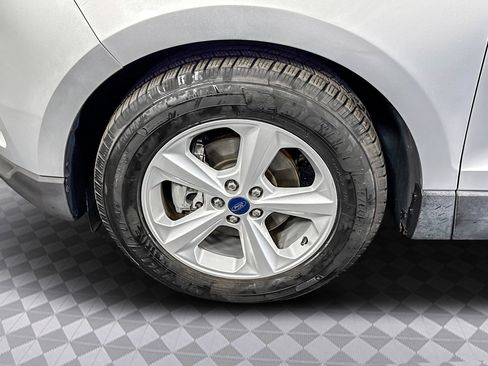 Used 2019 Ford Edge SE image 37