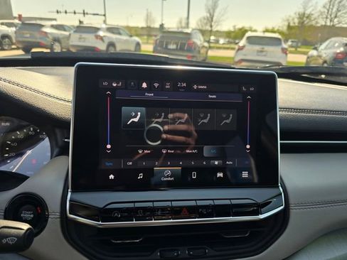 Used 2025 Jeep Compass Limited image 30