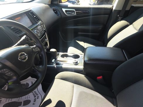 Used 2018 Nissan Pathfinder S image 10