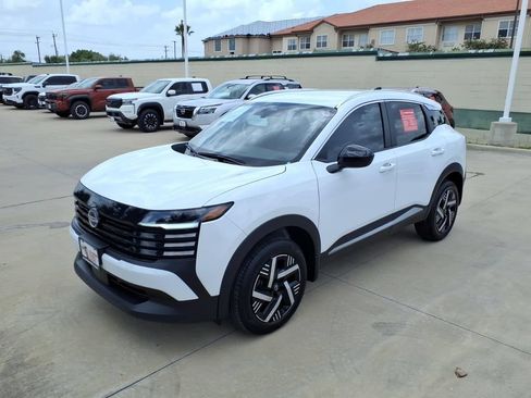 Used 2026 Nissan Kicks SV FWD image 1