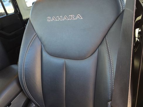 Used 2017 Jeep Wrangler Unlimited Sahara w/ Max Tow Package image 15