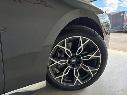 Used 2024 BMW i7 xDrive60 w/ Premium Package image 82