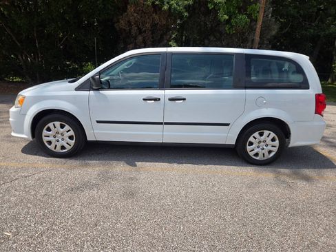 Used 2014 Dodge Grand Caravan American Value Package FWD image 3