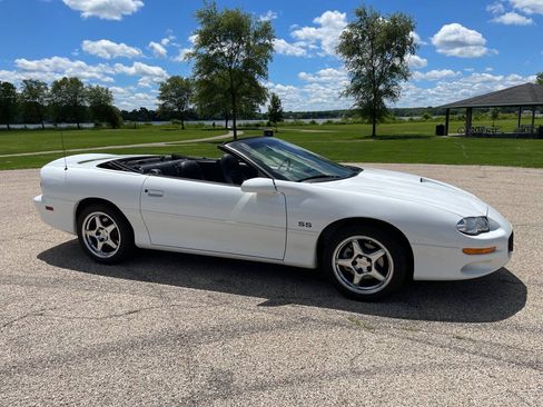 Used 2002 Chevrolet Camaro Z28 w/ SS Performance/Appearance Pkg RWD image 41