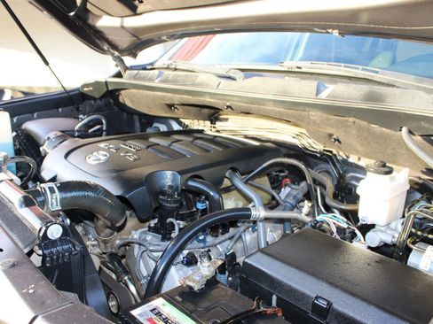 Used 2018 Toyota Tundra SR5 w/ SR5 Upgrade Package image 32