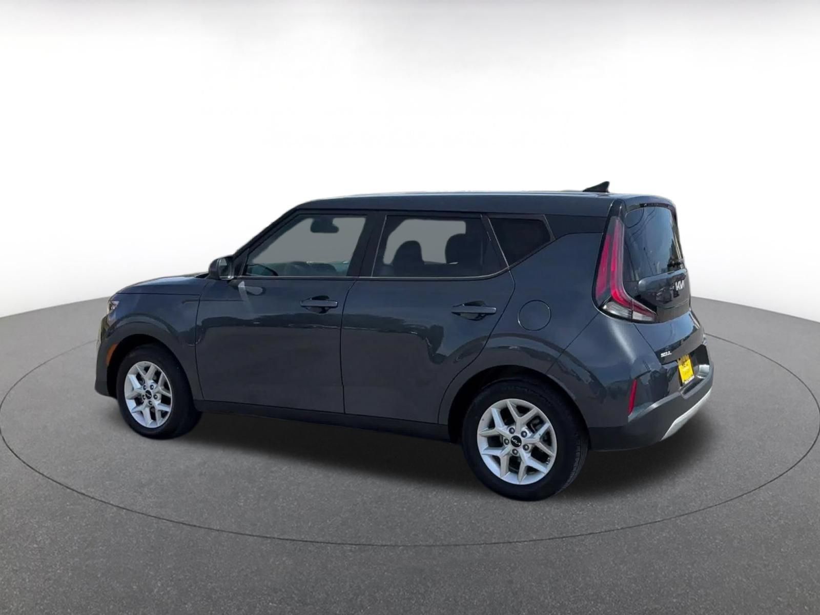 Used 2025 Kia Soul LX w/ LX Technology Package FWD image 9