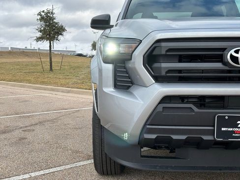 Used 2026 Toyota Tacoma SR image 4