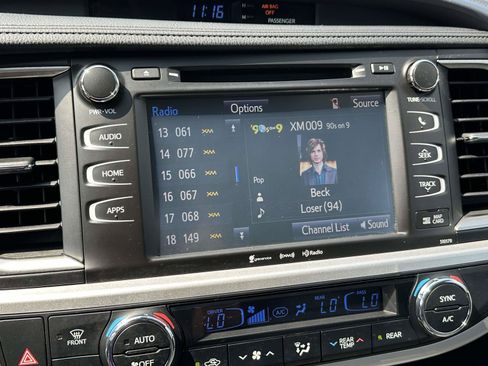Used 2018 Toyota Highlander XLE FWD image 21