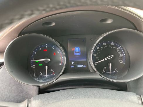 Used 2019 Toyota C-HR Limited FWD image 17