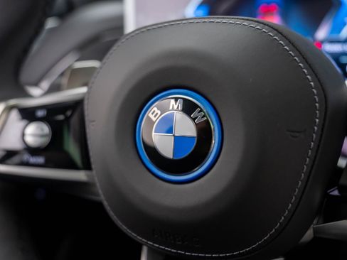 New 2026 BMW 750e xDrive AWD/4WD image 31
