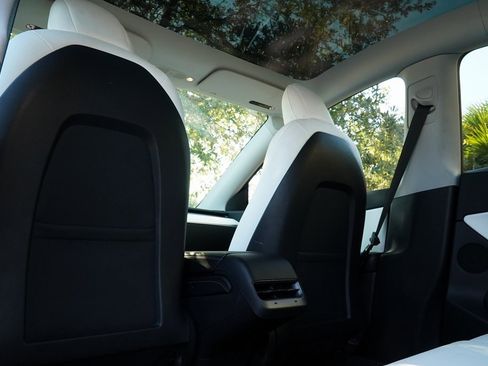 Used 2021 Tesla Model Y Long Range image 35