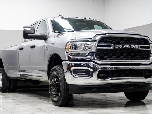 Used 2024 RAM 3500 Tradesman w/ Chrome Appearance Group AWD/4WD image 4