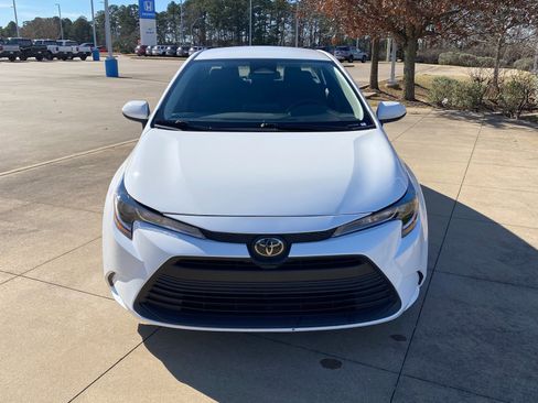 Used 2024 Toyota Corolla LE image 2