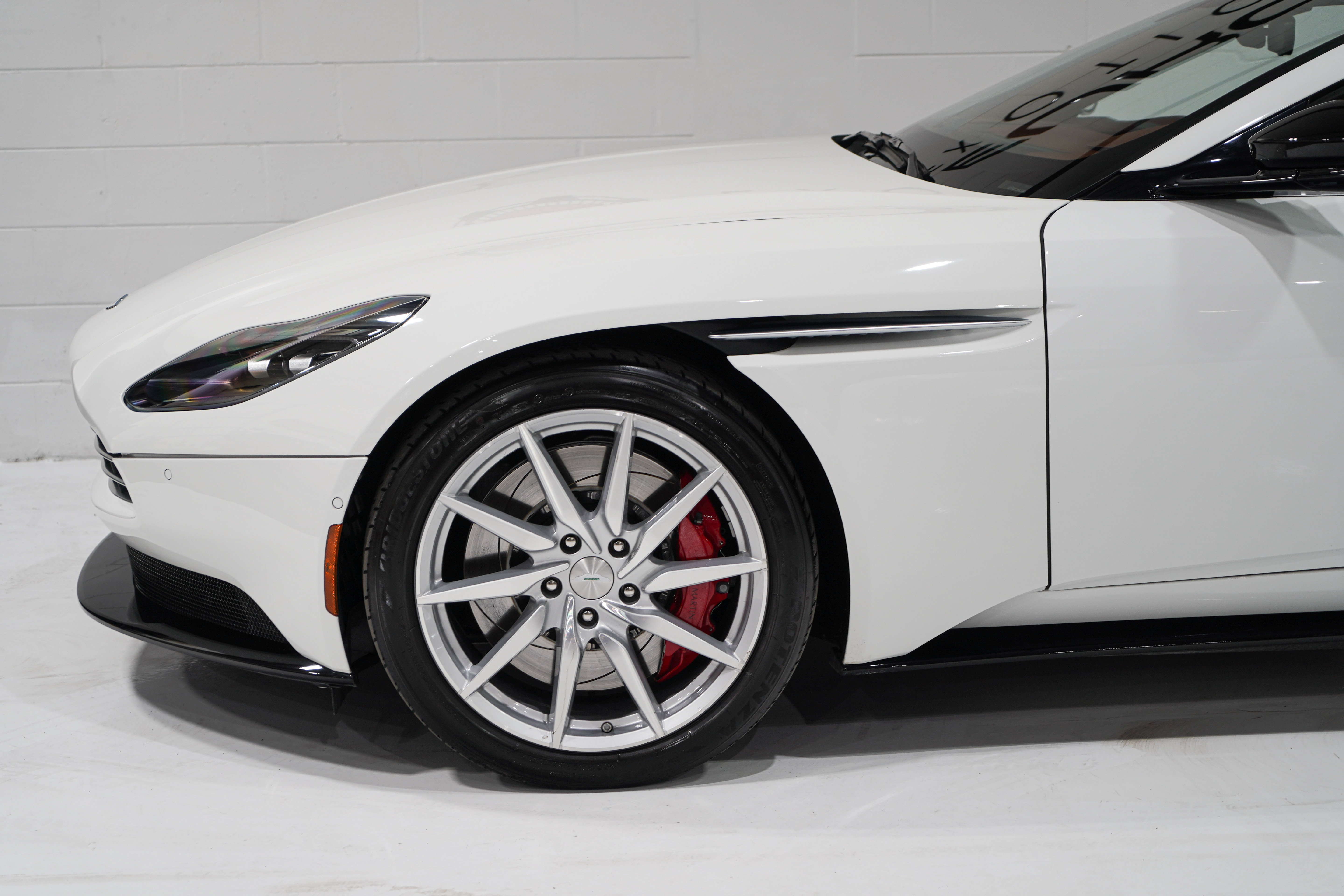 Used 2020 Aston Martin DB11 Volante RWD image 35