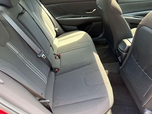 Used 2025 Hyundai Elantra SEL FWD image 28