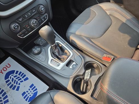 Used 2017 Jeep Cherokee Trailhawk w/ Comfort/Convenience Group AWD/4WD image 23