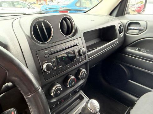 Used 2014 Jeep Patriot Latitude AWD/4WD image 17