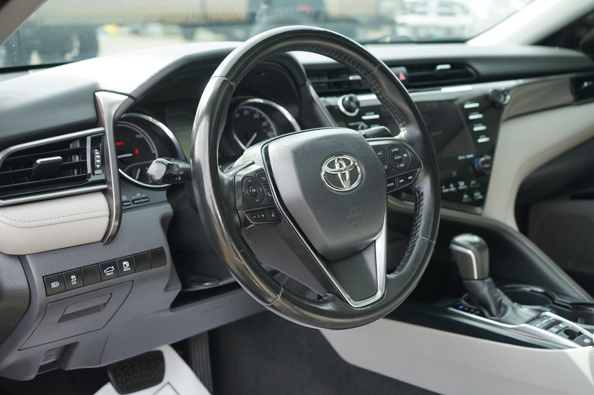 Used 2019 Toyota Camry SE w/ Audio Package FWD image 11