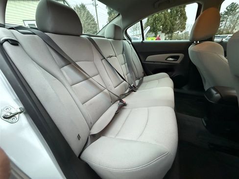 Used 2014 Chevrolet Cruze LT image 23