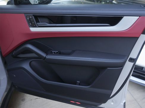 New 2025 Porsche Cayenne S image 36