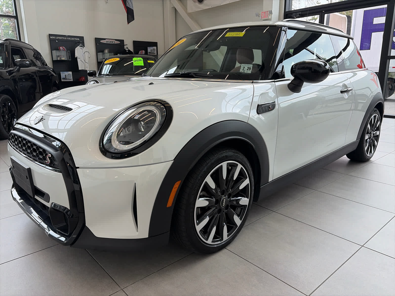 Used 2024 MINI Cooper S FWD image 1