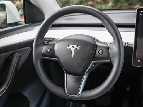 Used 2023 Tesla Model Y Long Range AWD/4WD image 14