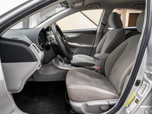 Used 2012 Toyota Corolla LE FWD image 4