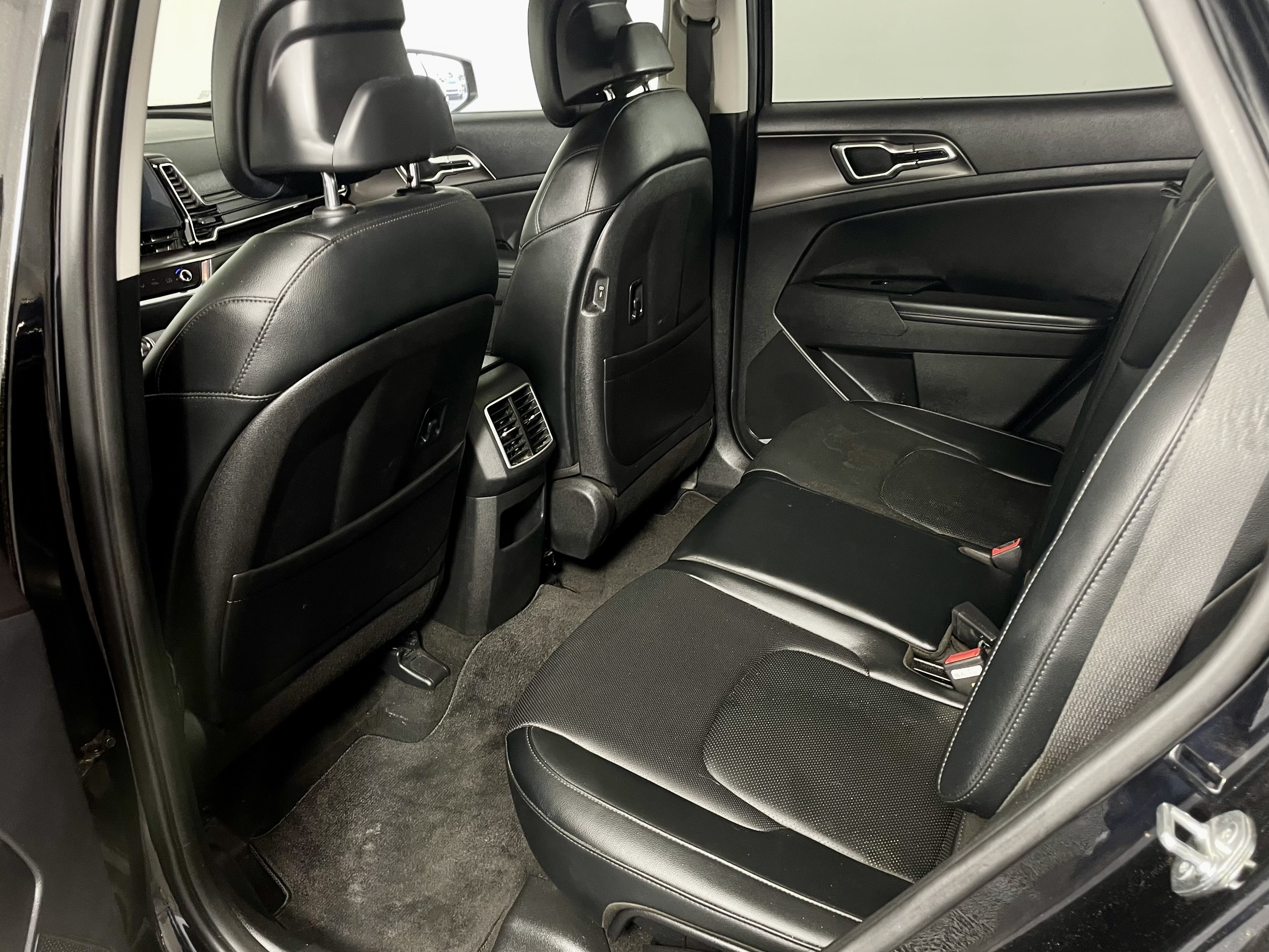 Used 2023 Kia Sportage EX FWD image 11