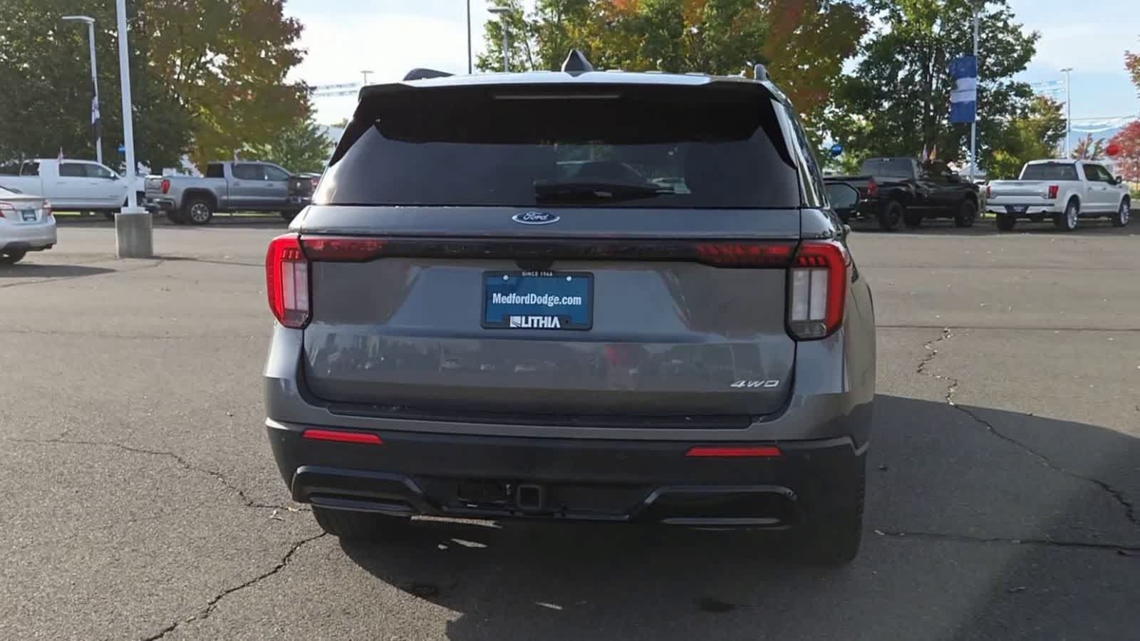 Used 2025 Ford Explorer ST-Line w/ ST-Line Street Pack AWD/4WD image 7